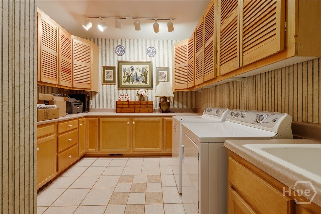 1031 Millers Lake Drive Property Photo 12