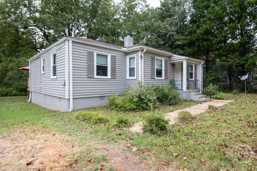 480 Clover Street Property Photo 4