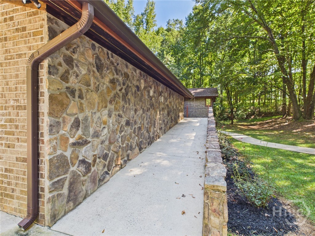 1251 Summit Circle Property Photo 3