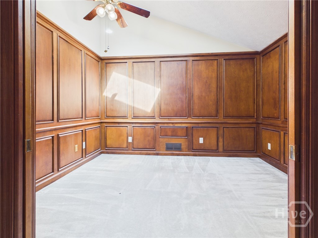 1251 Summit Circle Property Photo 8