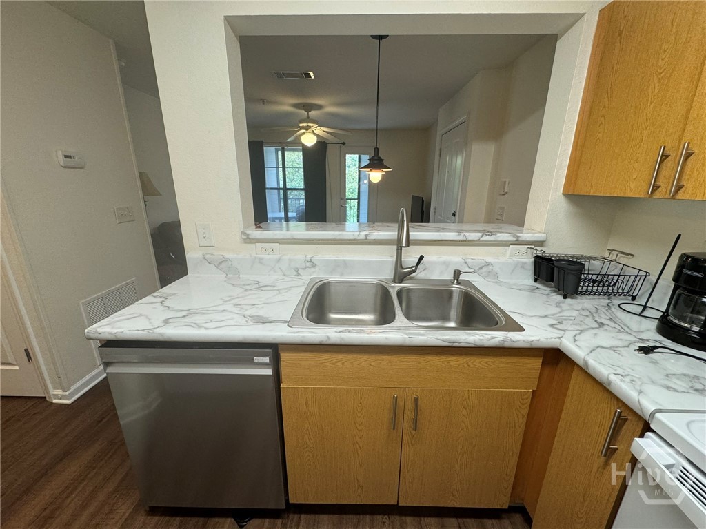 211 North Avenue 1322 Property Photo 5