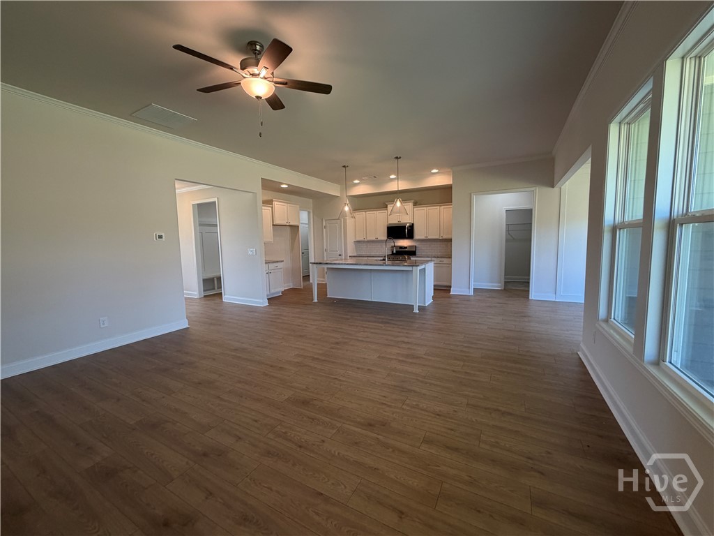 196 Oakdale Road Property Photo 9