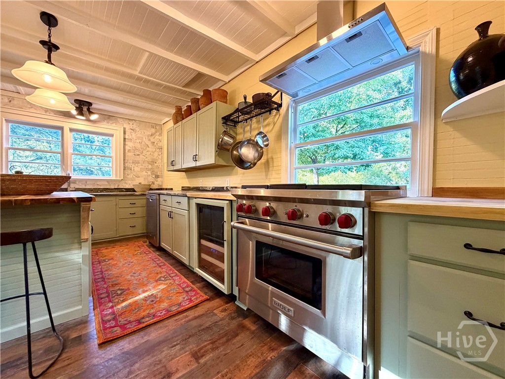 212 Water Street Property Photo 4
