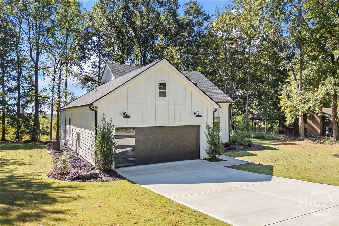 220 Fairlane Drive Property Photo 3