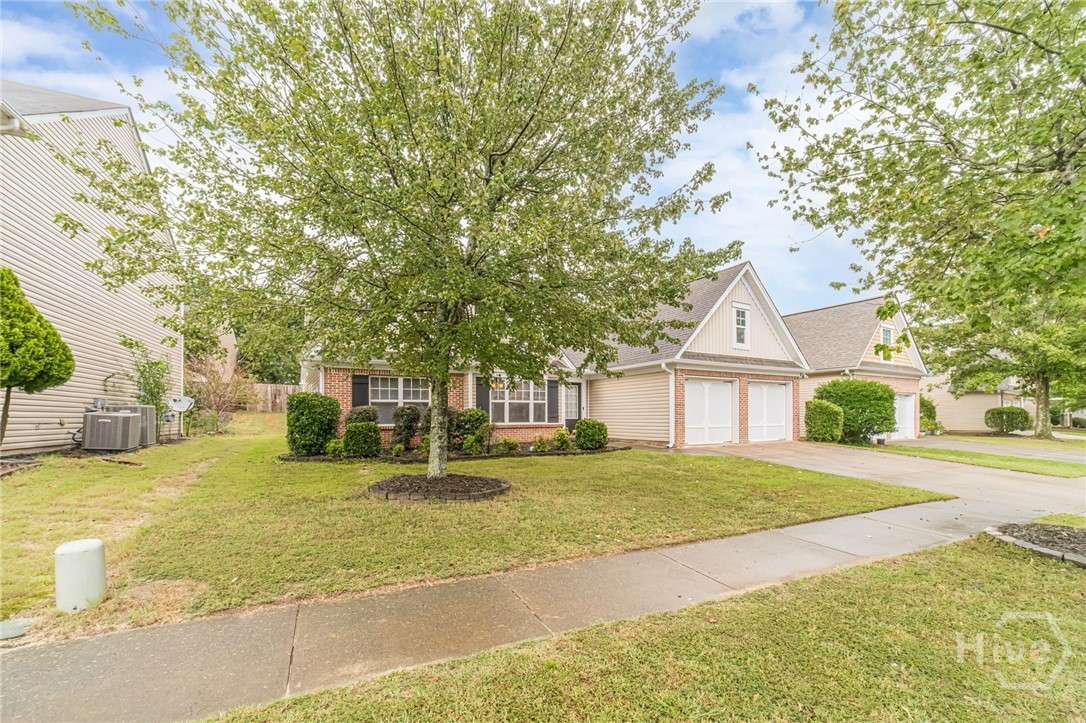 2463 Walnut Tree Lane Property Photo 3