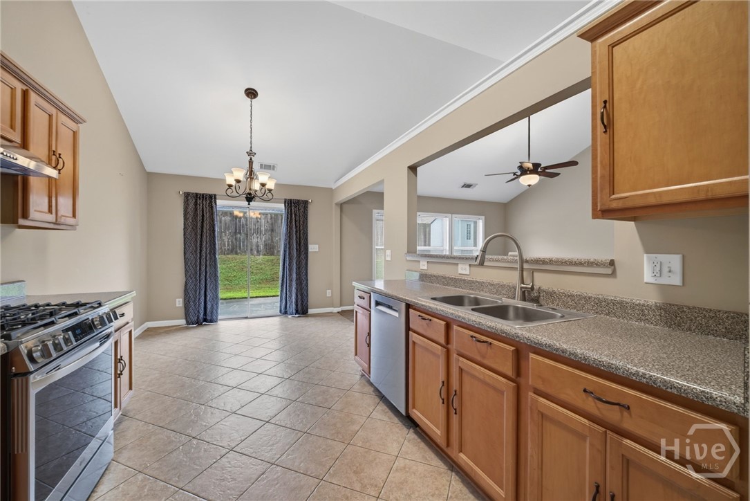 2463 Walnut Tree Lane Property Photo 9