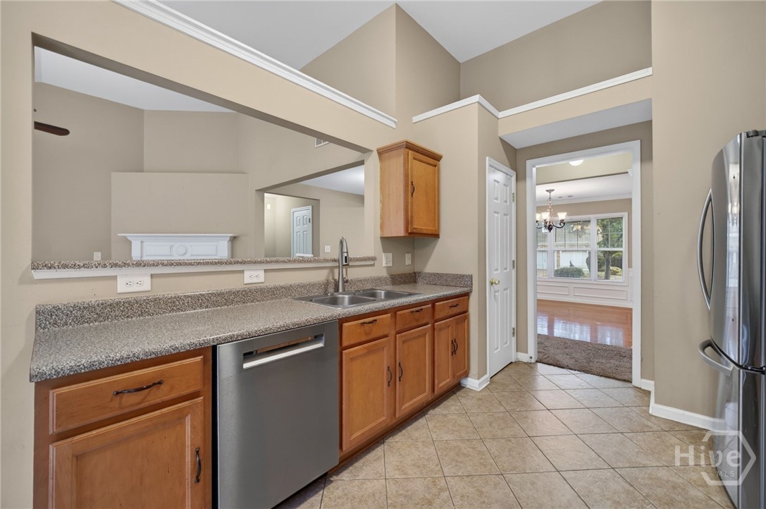 2463 Walnut Tree Lane Property Photo 13