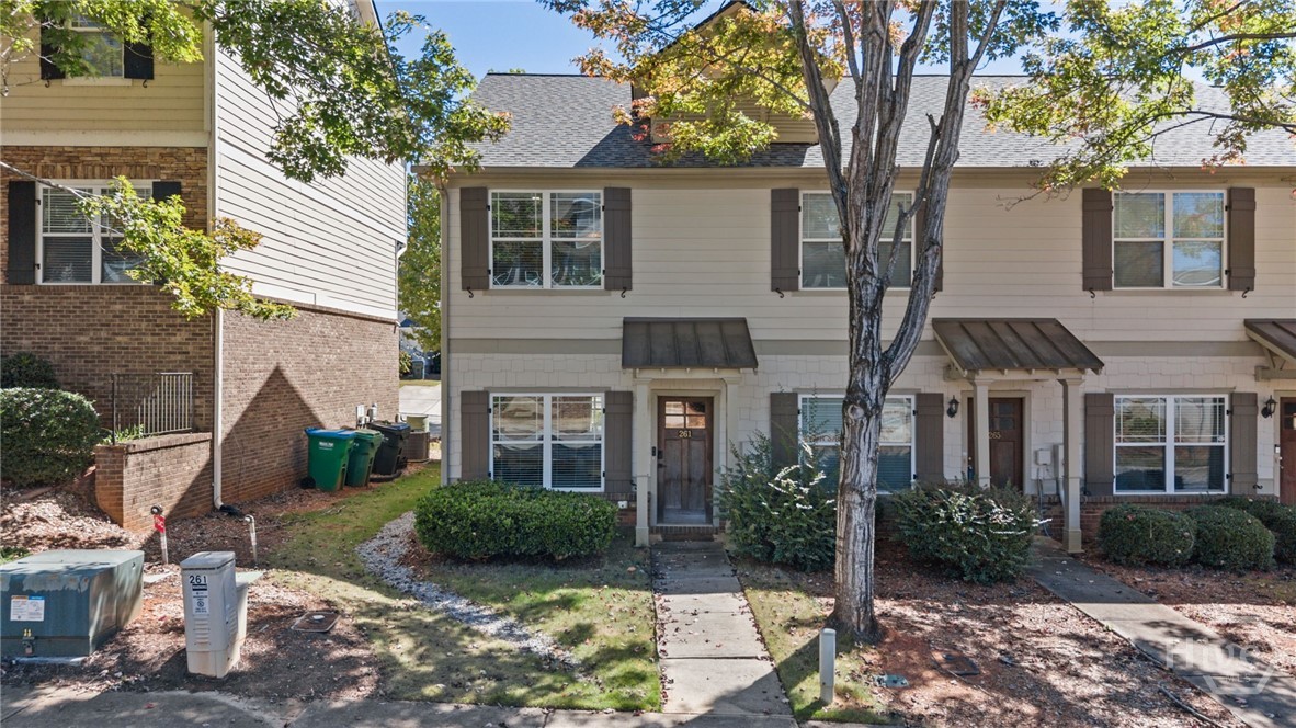 261 Center Park Lane Property Photo 1