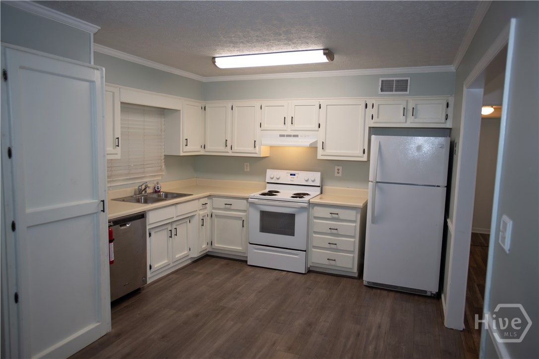 100 Barrington Drive Property Photo 1