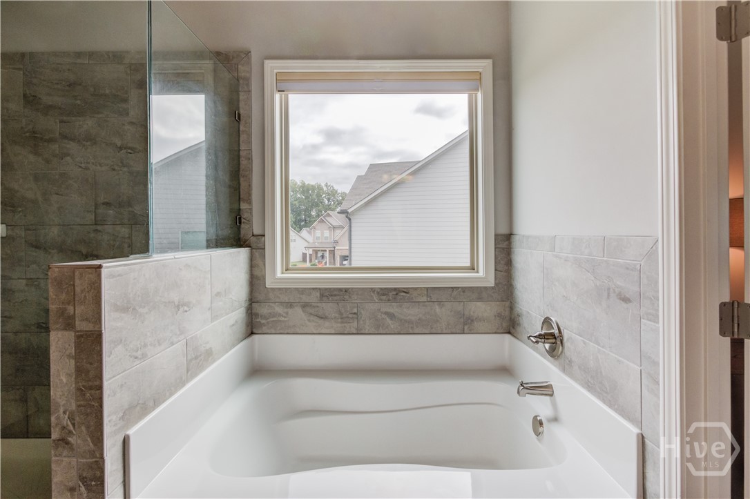 146 Stanford Way Property Photo 30