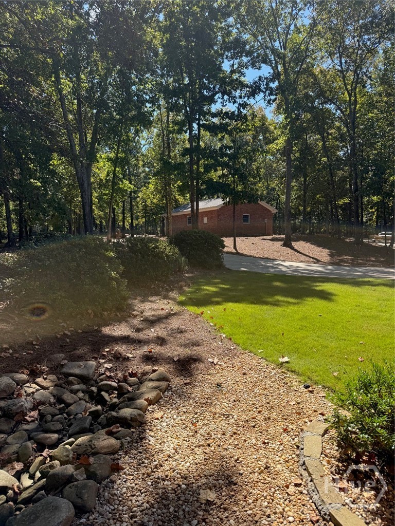 415 Long Shoals Drive Property Photo 16