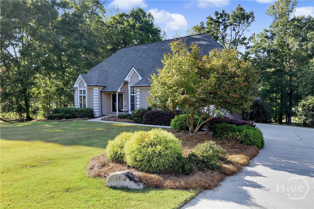 884 Fairway Drive Property Photo 2