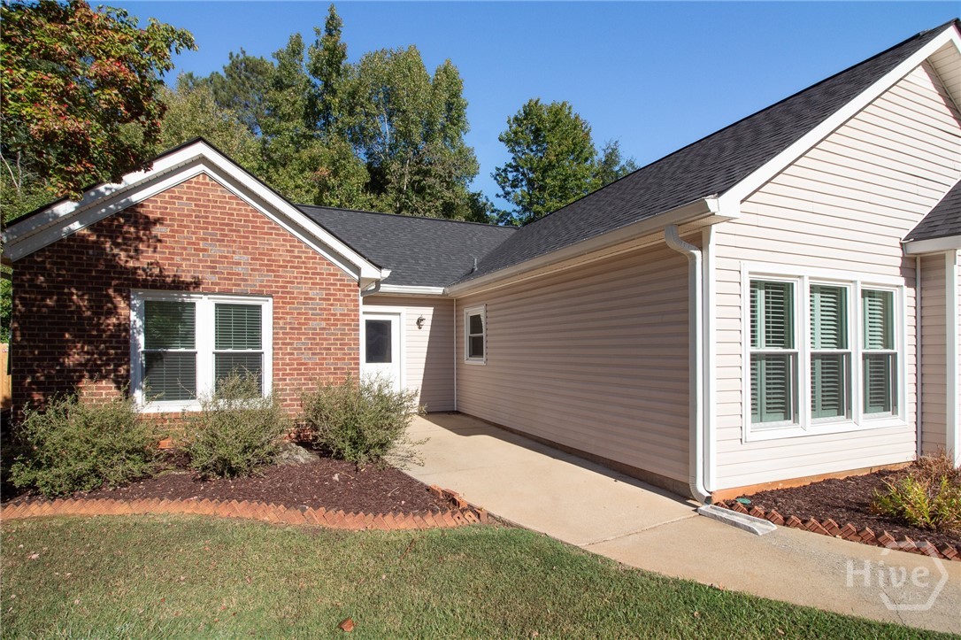 110 Spring Lake Point Property Photo 3