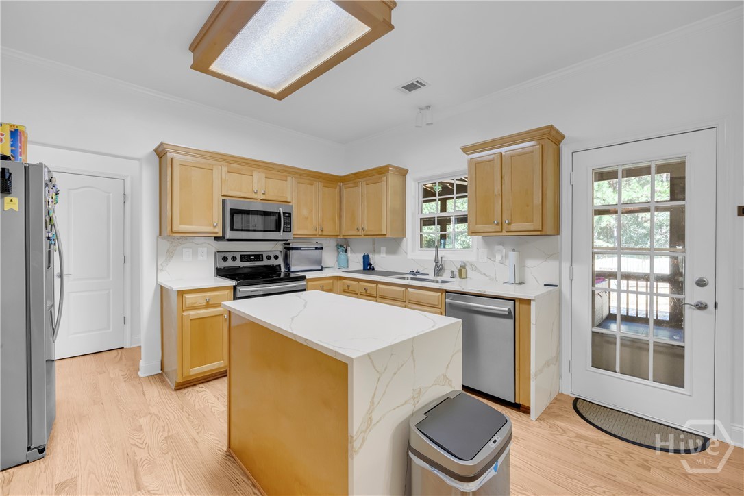 1060 Solitaire Court Property Photo 17