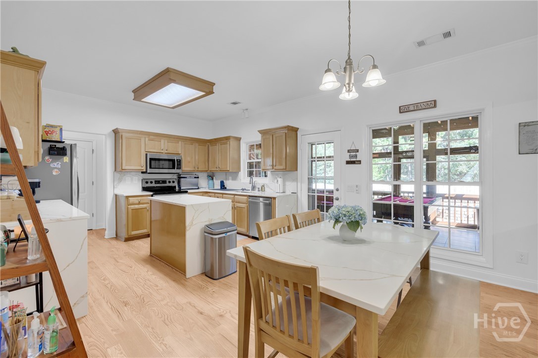 1060 Solitaire Court Property Photo 21