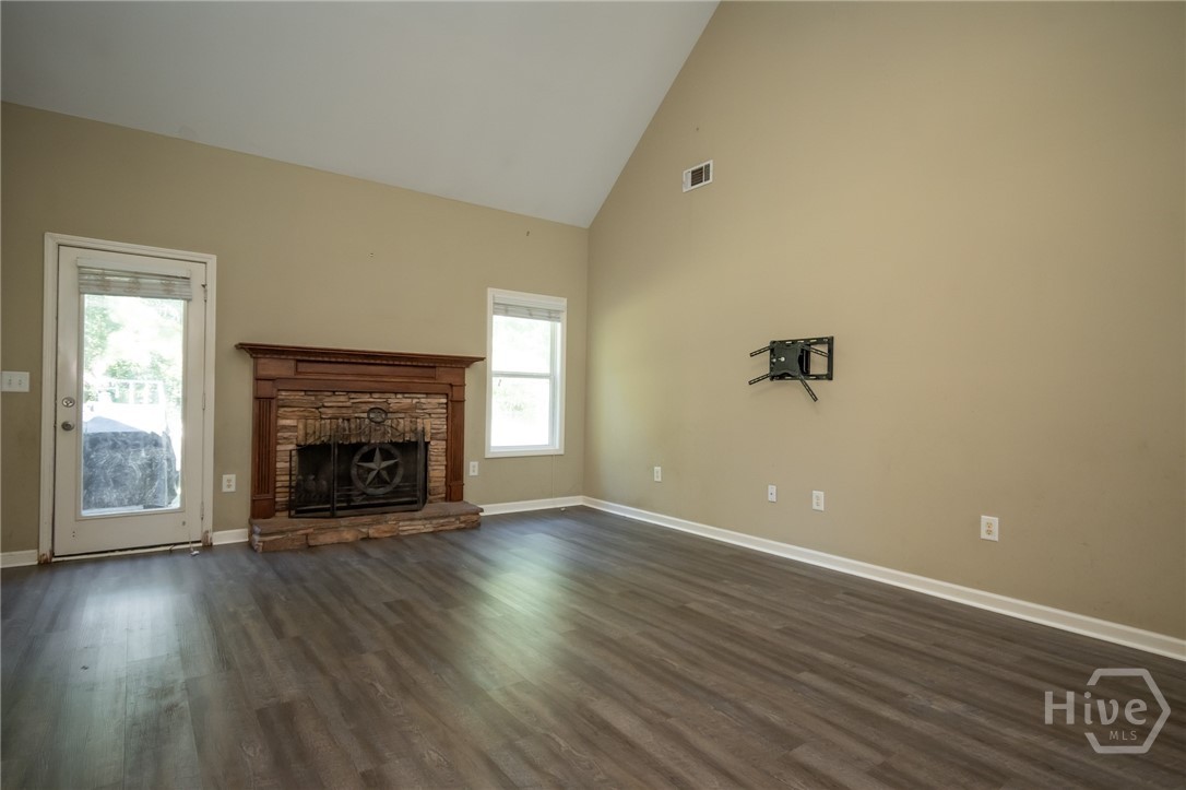 1120 Arlington Place Property Photo 2