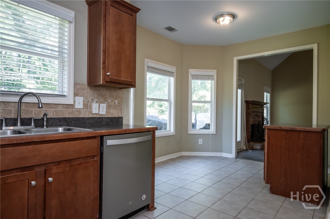 1120 Arlington Place Property Photo 3