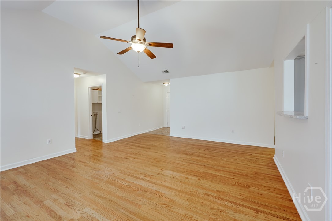 1021 Jessica Way Property Photo 6