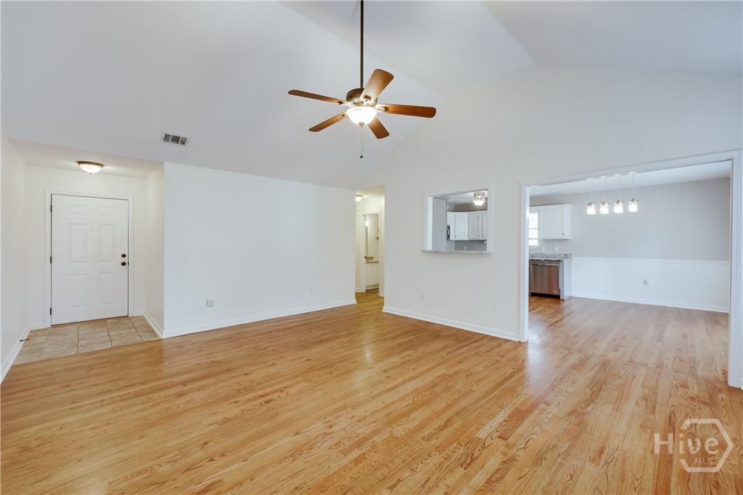 1021 Jessica Way Property Photo 7