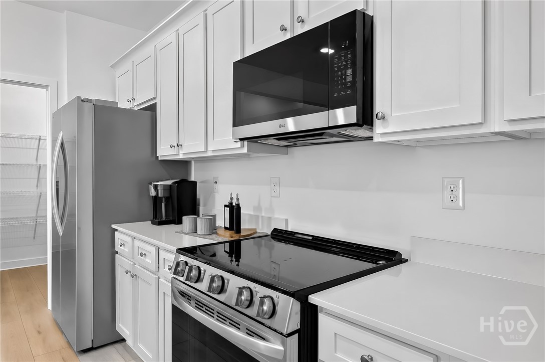 279 Pondview Drive Property Photo 7