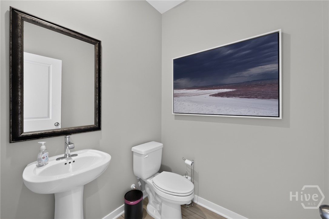 279 Pondview Drive Property Photo 13