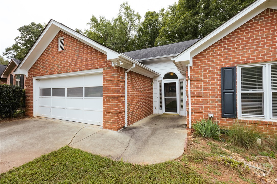 137 Lucy Lane Property Photo 2