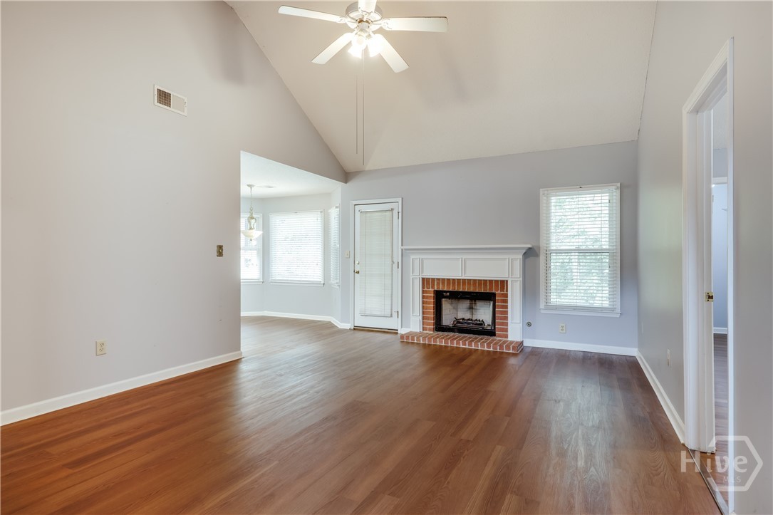 137 Lucy Lane Property Photo 5