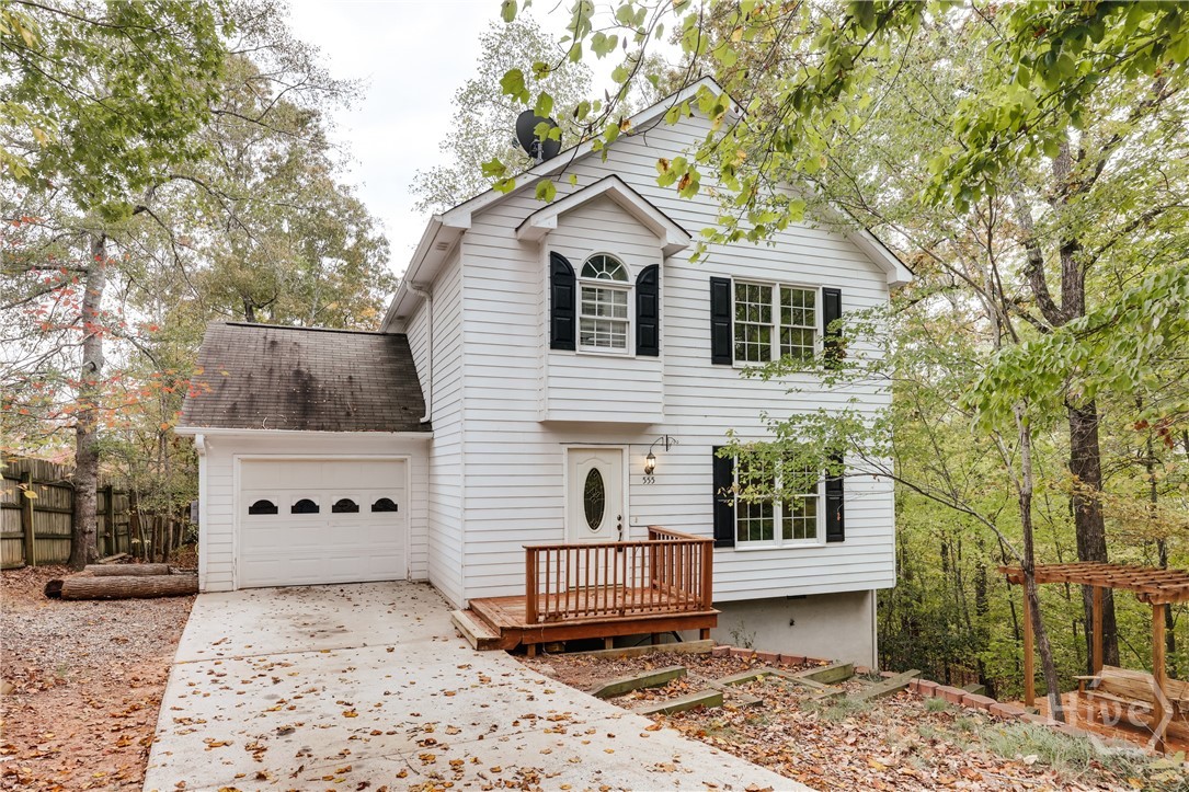 555 Snapfinger Drive Property Photo 1