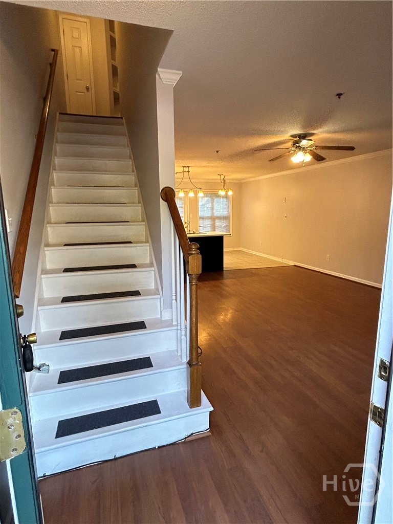 637 Huntington Road Property Photo 3