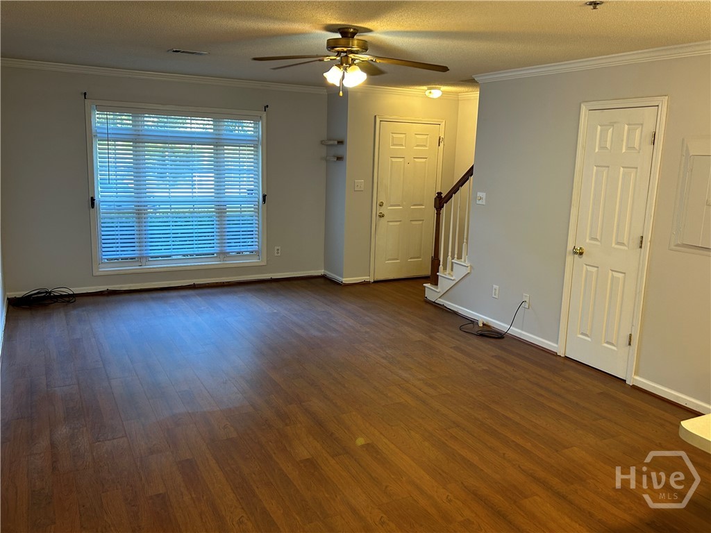 637 Huntington Road Property Photo 7