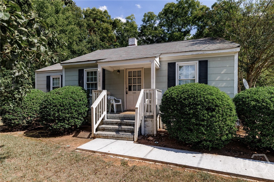 435 Clover Street Property Photo 1