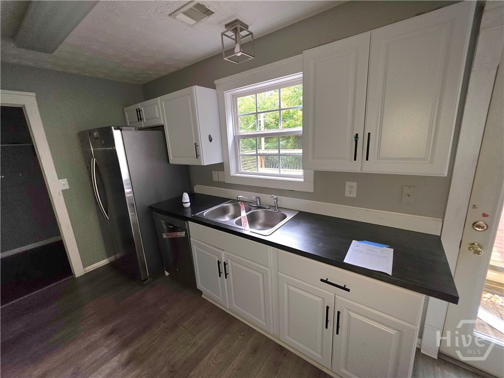421 Shenandoah Court Property Photo 6
