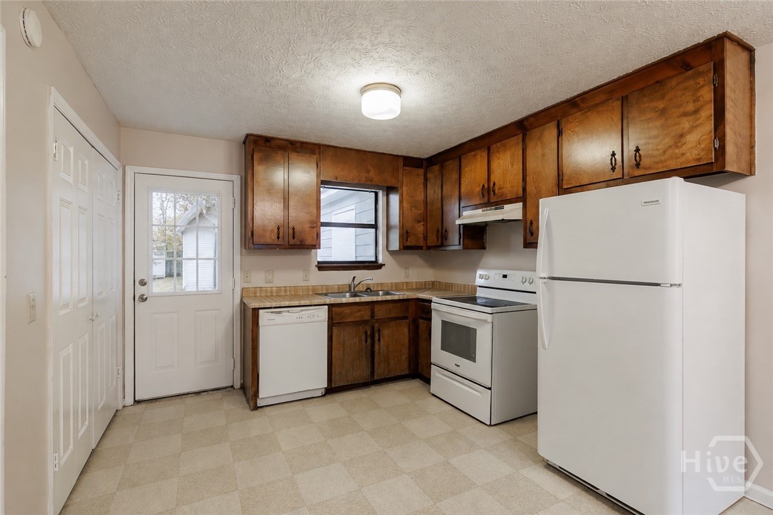 106/108 Upland Property Photo 5