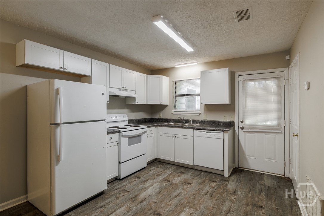 106/108 Upland Court Property Photo 3