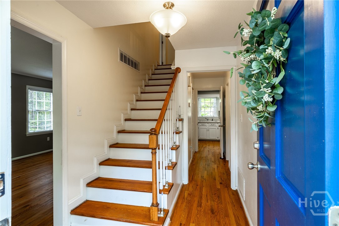 140 Rollingwood Drive Property Photo 2