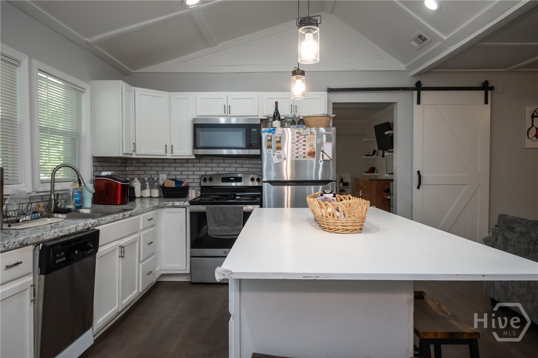 120 Hillside Street Property Photo 7