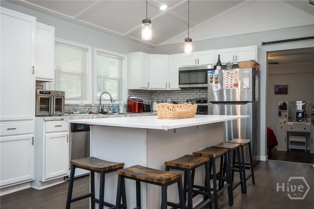 120 Hillside Street Property Photo 8