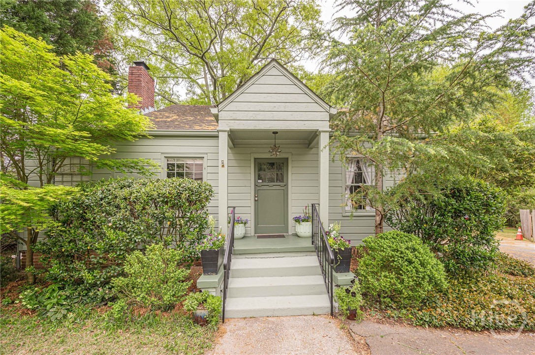 712 Berkeley Avenue Nw Property Photo 1