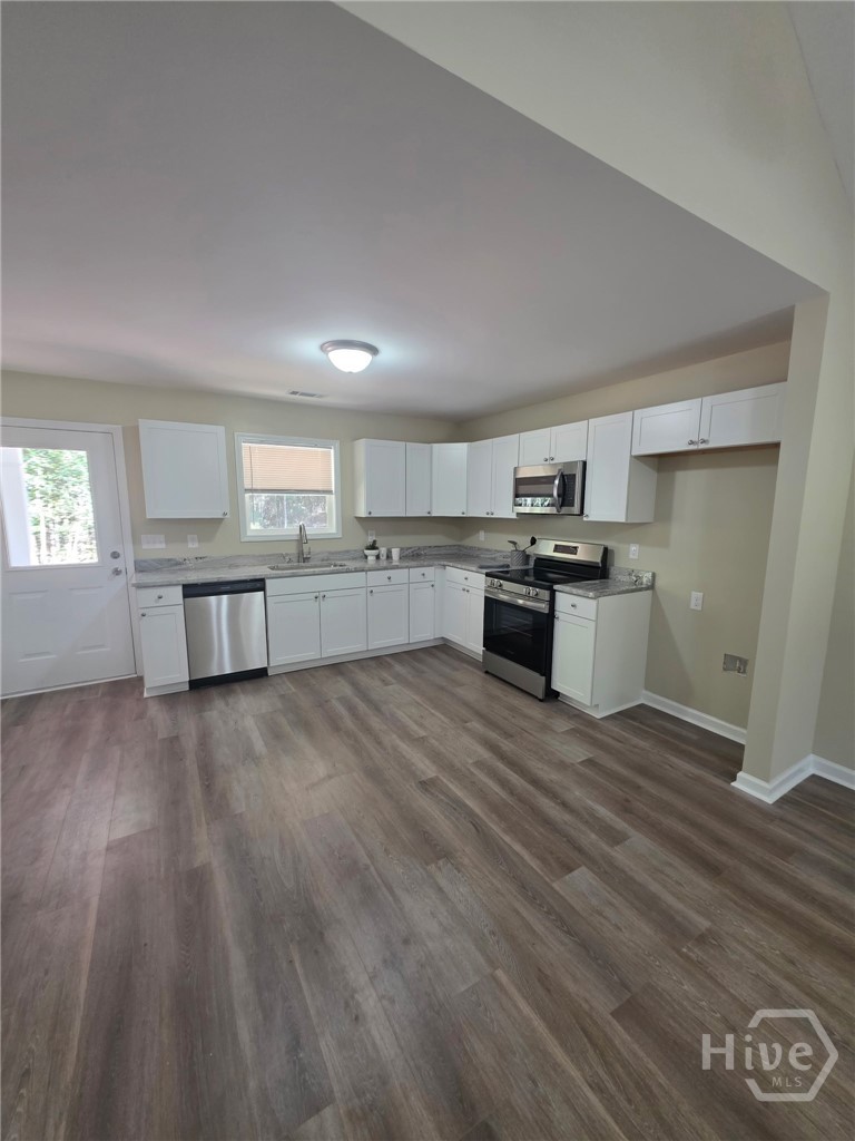1955 Hollis Street Property Photo 4