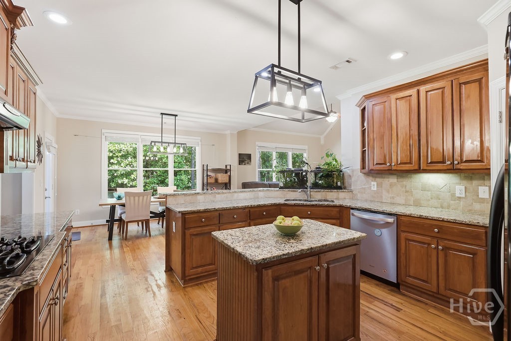 1040 Pin Oak Court Property Photo 33