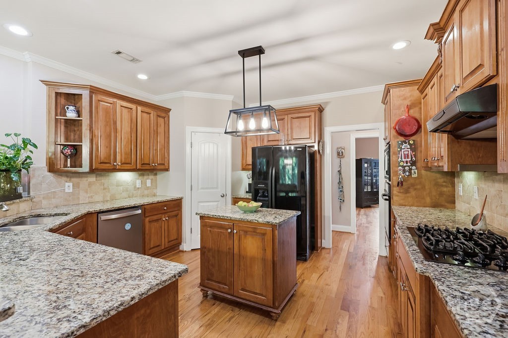 1040 Pin Oak Court Property Photo 34