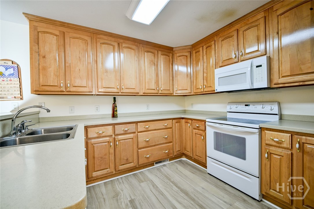 4330 Damascus Road Property Photo 10