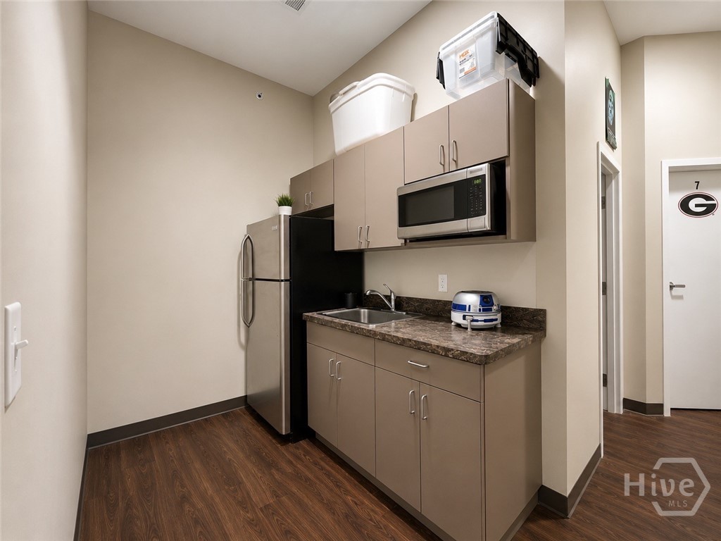 250 Carriage Lane Property Photo 9