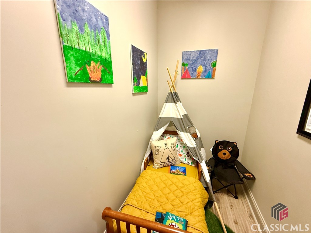 1560 Summit Chase Drive Property Photo 3