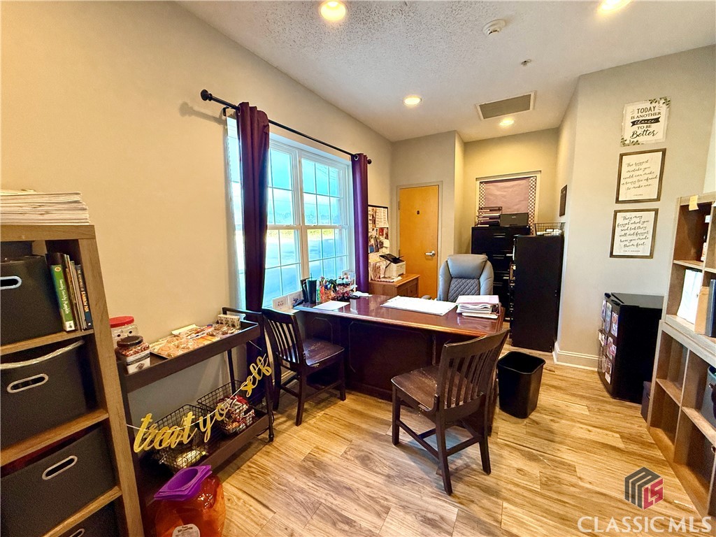 1560 Summit Chase Drive Property Photo 13