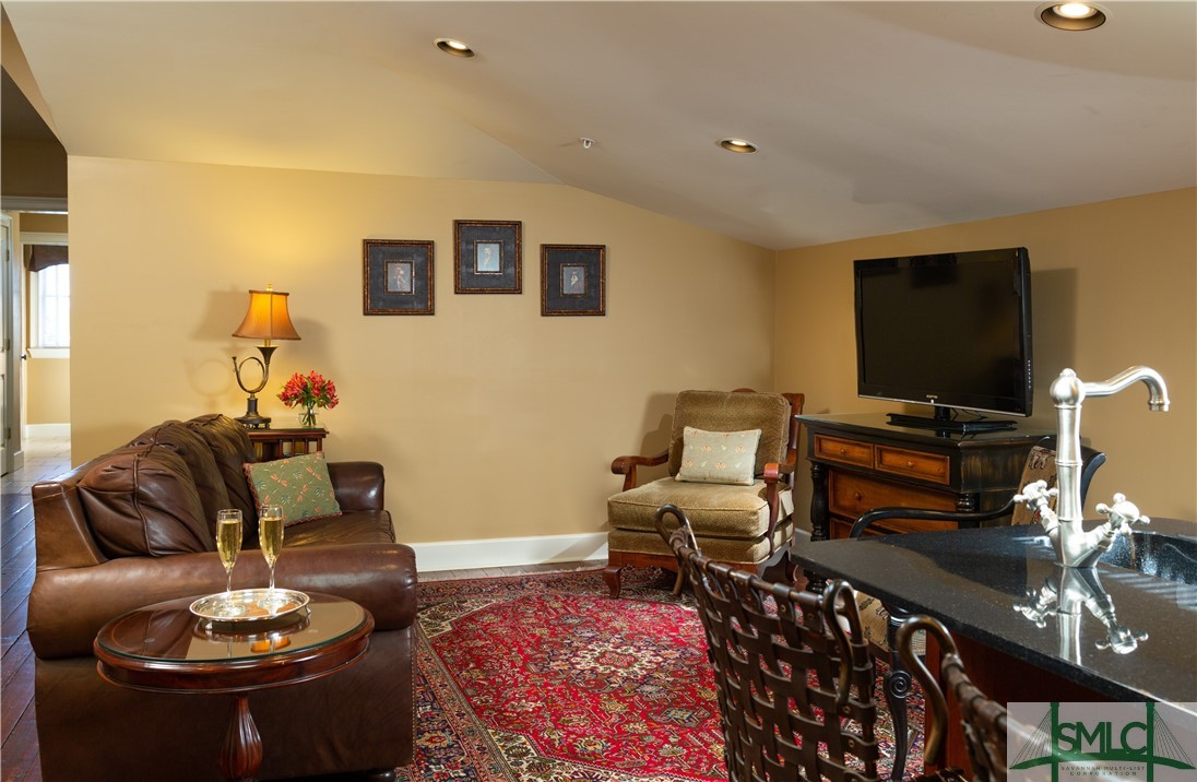 109 W Liberty Street Property Photo 32