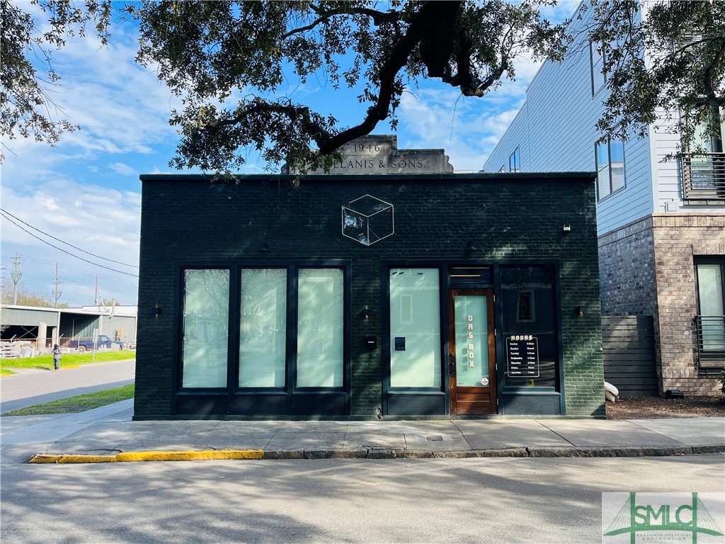 1006 E Broad Street Property Photo 1