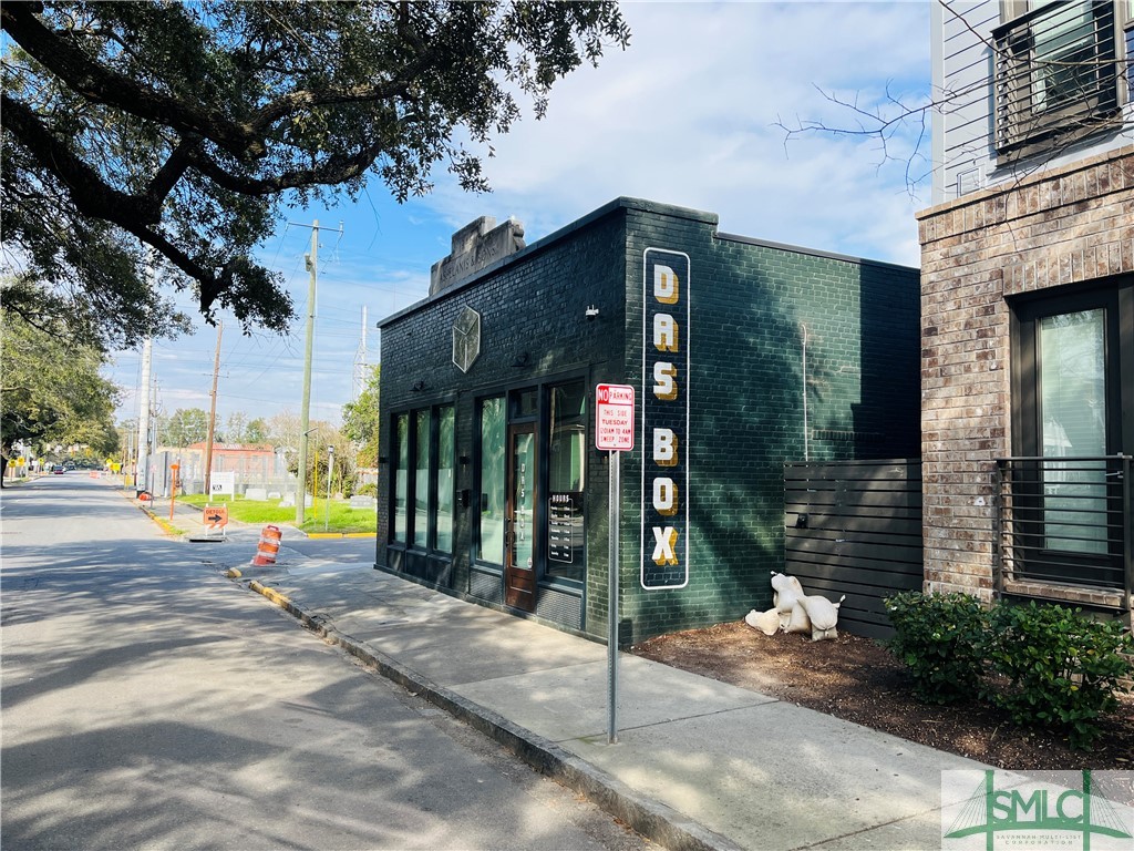 1006 E Broad Street Property Photo 2