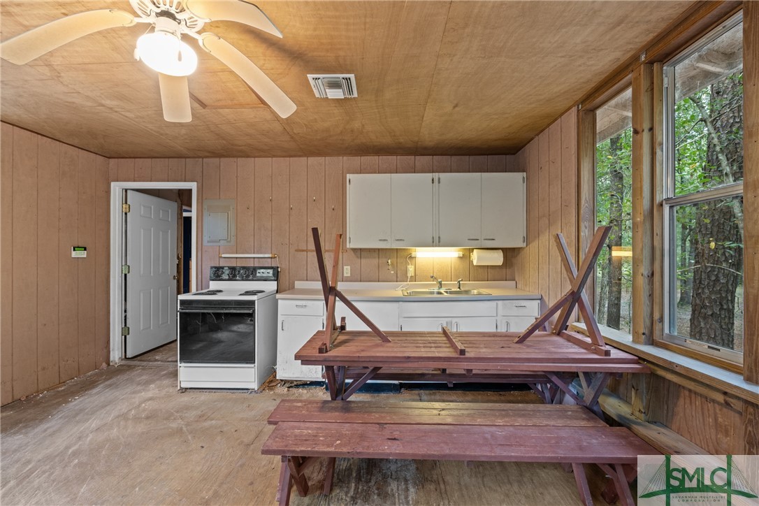 628 Riverside Drive Property Photo 14