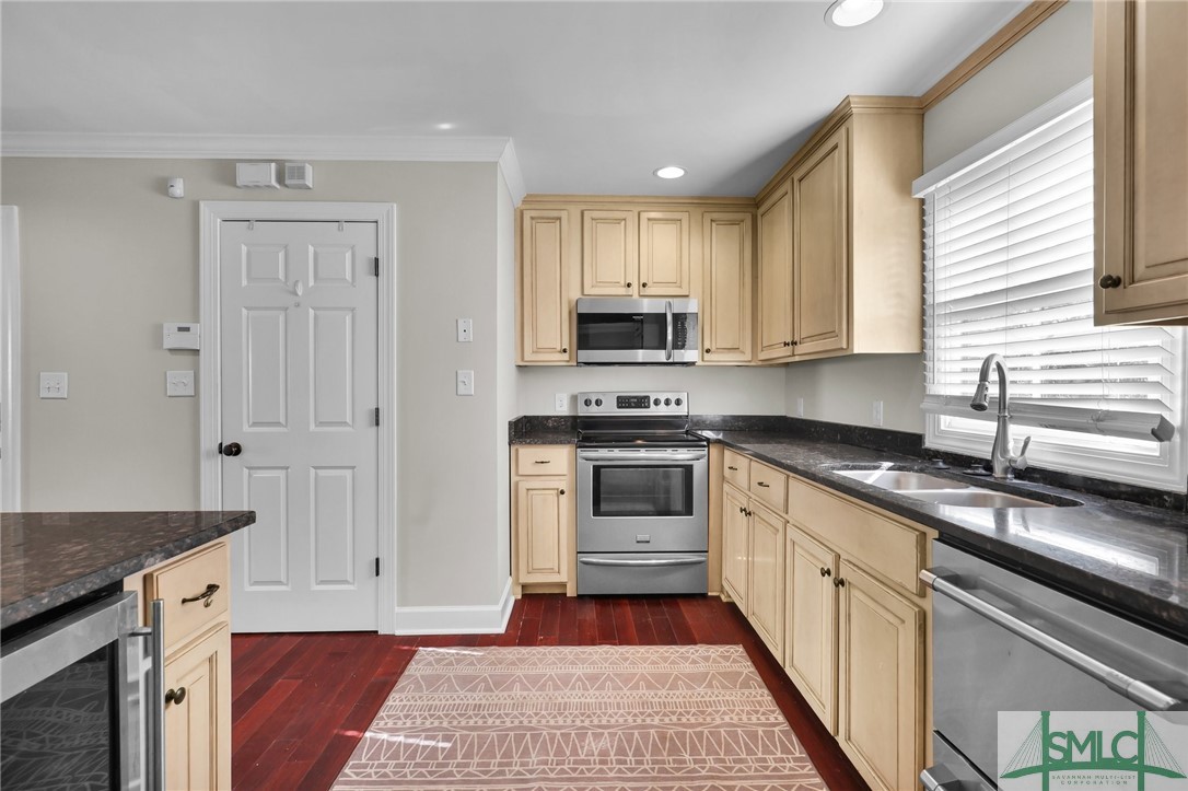 836 E Park Avenue Property Photo 16